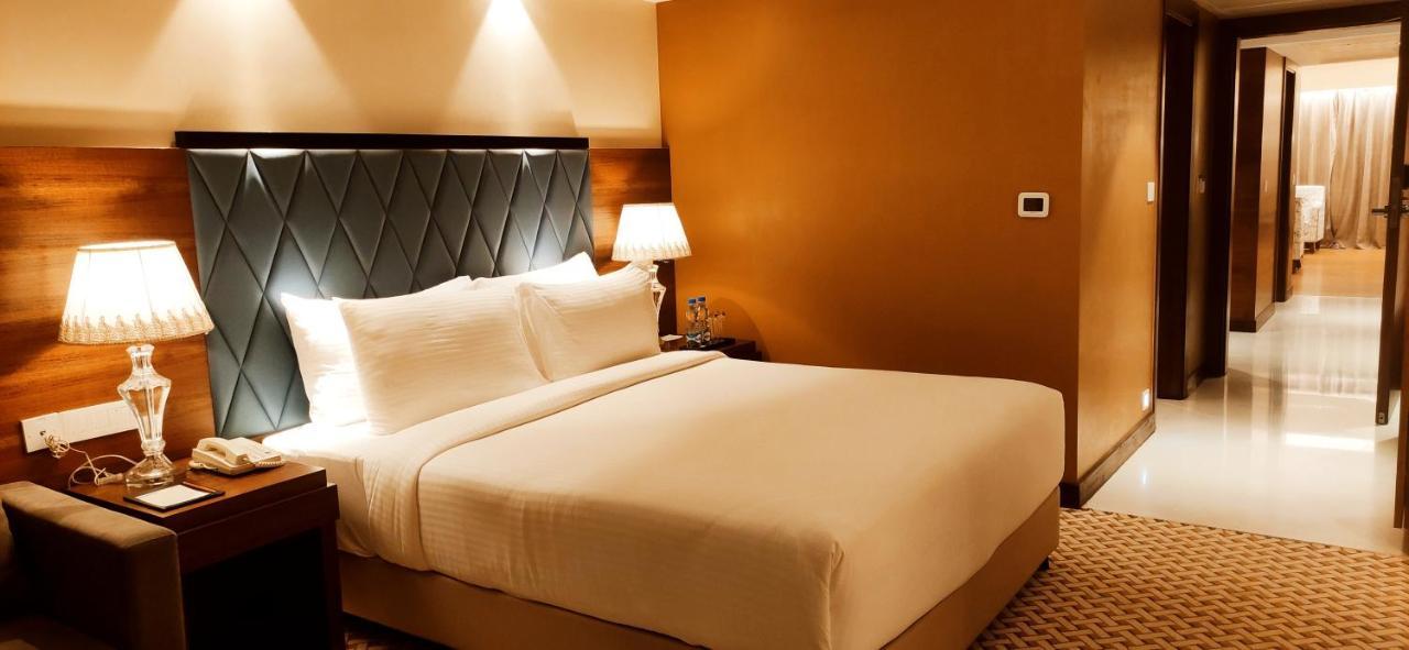 Manjeera Sarovar Premiere Hotel Rājahmundry Kültér fotó
