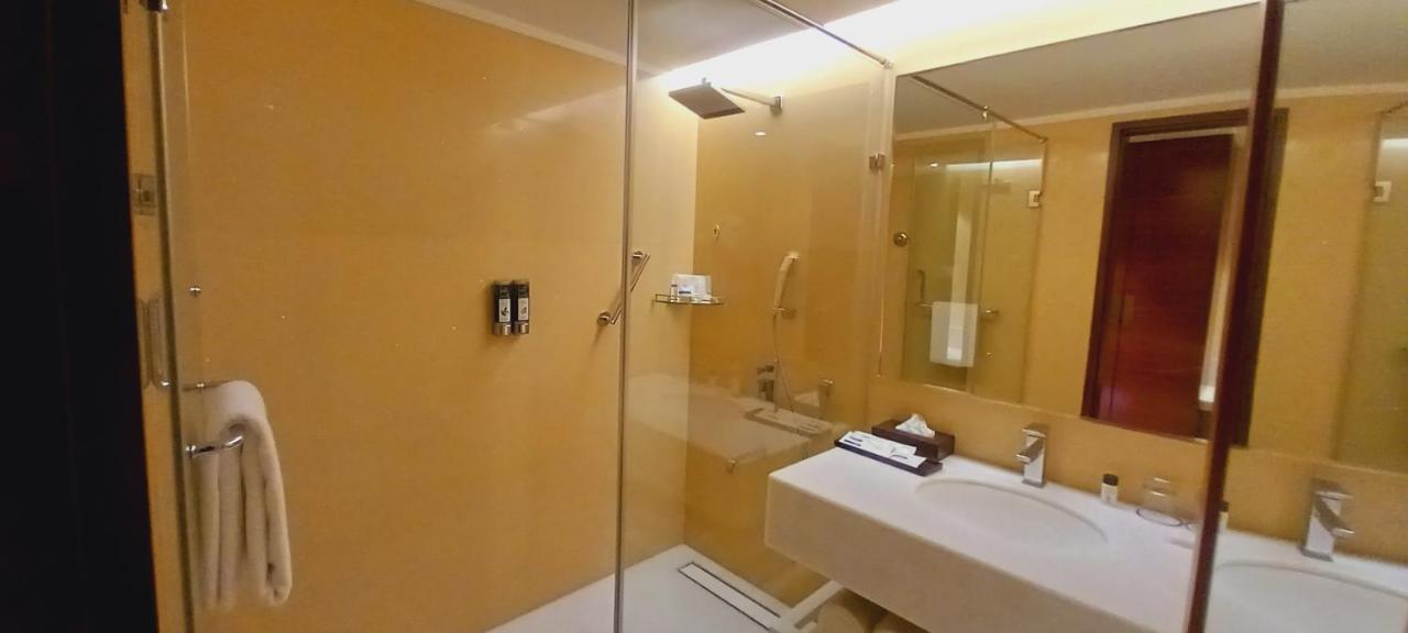 Manjeera Sarovar Premiere Hotel Rājahmundry Kültér fotó