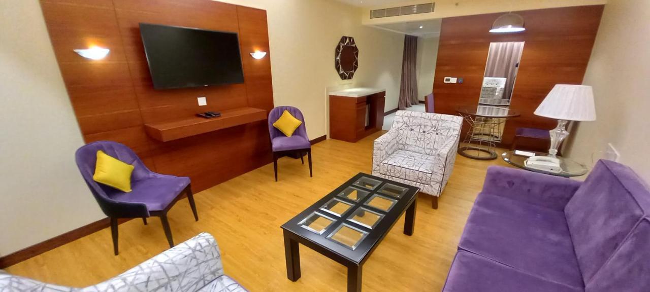 Manjeera Sarovar Premiere Hotel Rājahmundry Kültér fotó