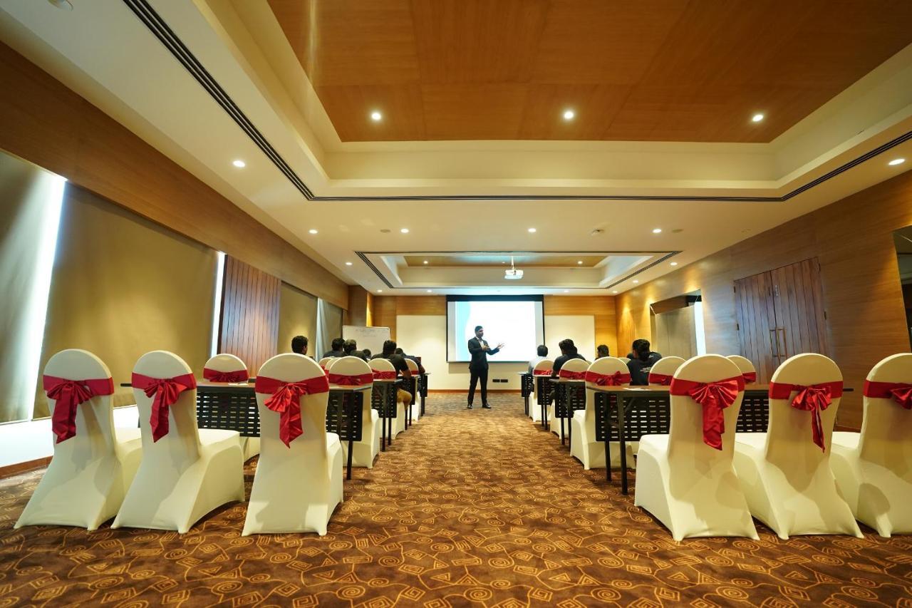 Manjeera Sarovar Premiere Hotel Rājahmundry Kültér fotó