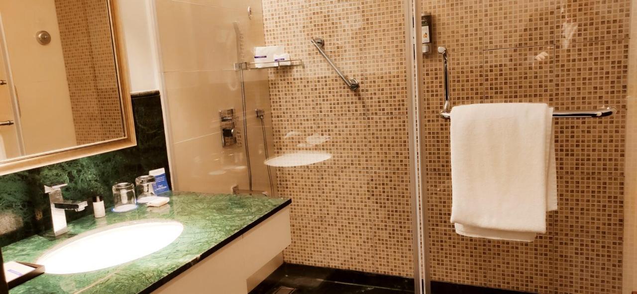 Manjeera Sarovar Premiere Hotel Rājahmundry Kültér fotó