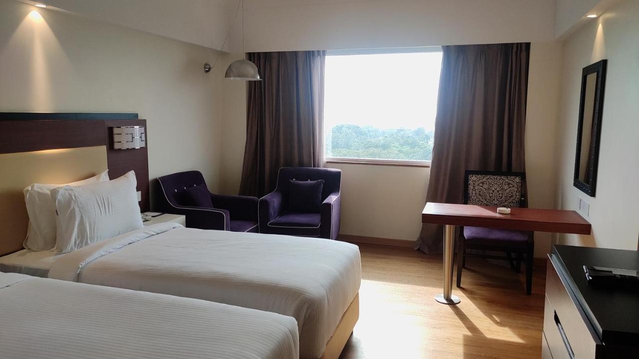 Manjeera Sarovar Premiere Hotel Rājahmundry Kültér fotó