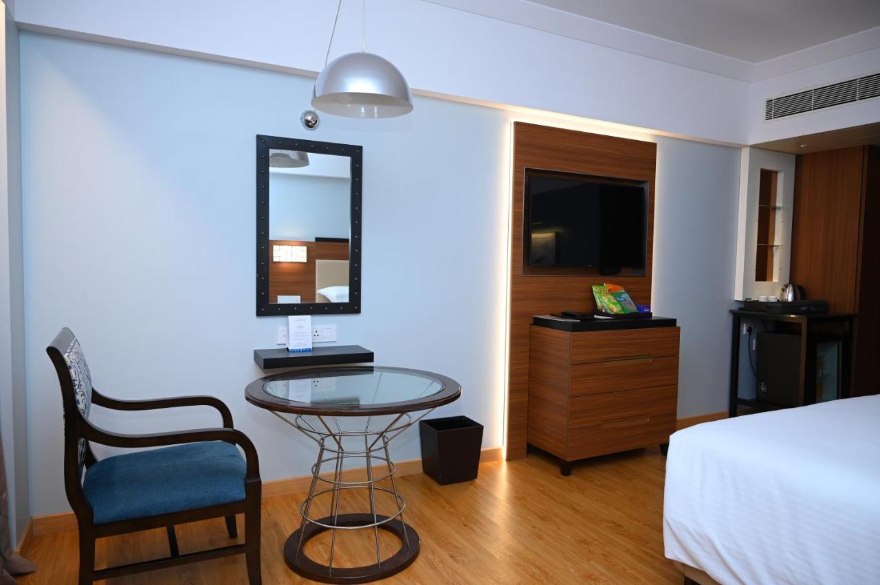 Manjeera Sarovar Premiere Hotel Rājahmundry Kültér fotó