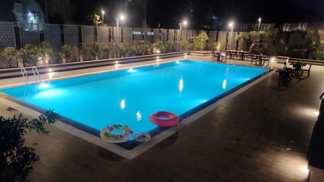 Manjeera Sarovar Premiere Hotel Rājahmundry Kültér fotó
