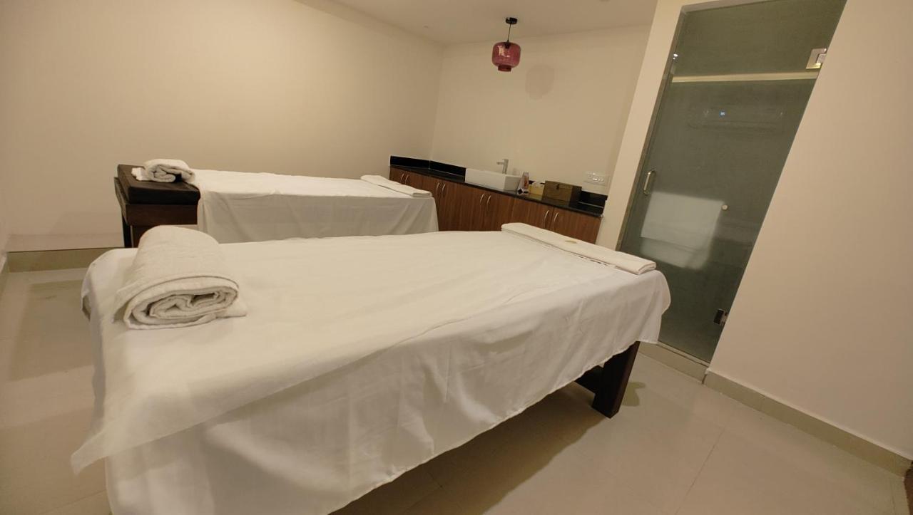 Manjeera Sarovar Premiere Hotel Rājahmundry Kültér fotó
